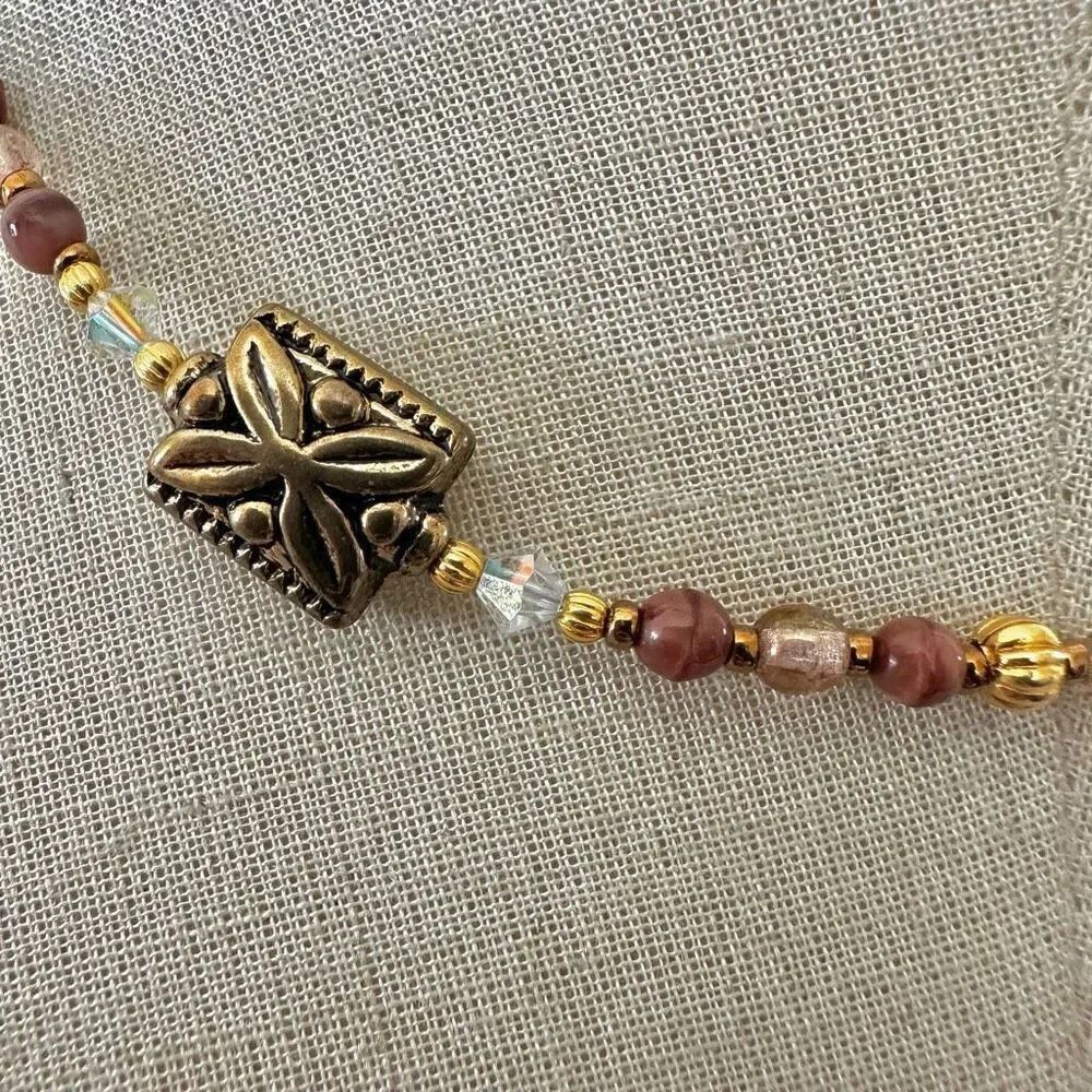 Gold tone crystal beaded necklace - Picture 2 of 8